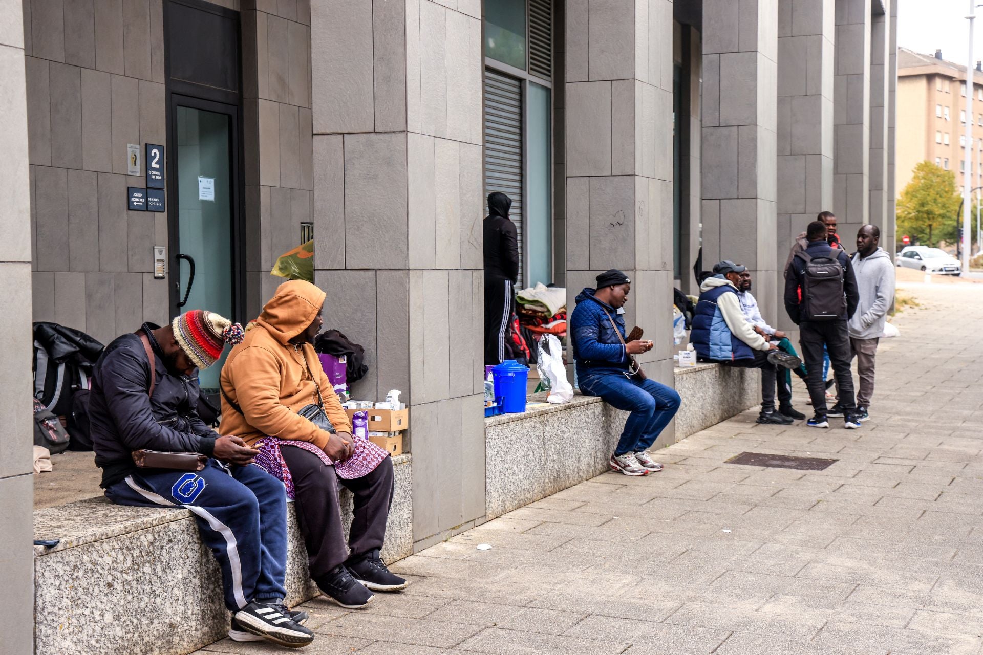 El Gobierno vasco inicia el traslado de parte de los malienses que viven en las calles de Vitoria