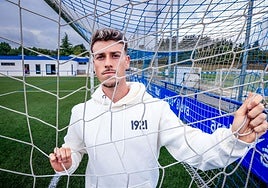 Antonio Blanco posa en Ibaia antes de partir a Sevilla para medirse este viernes al Betis.