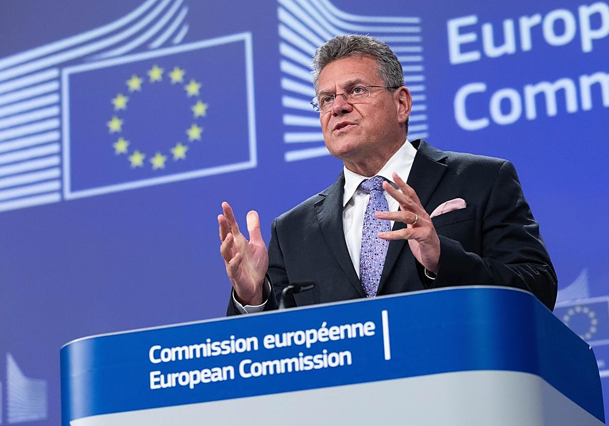 Maros Sefcovic en una rueda de prensa sobre el acuerdo entre Estados Unidos y la UE.