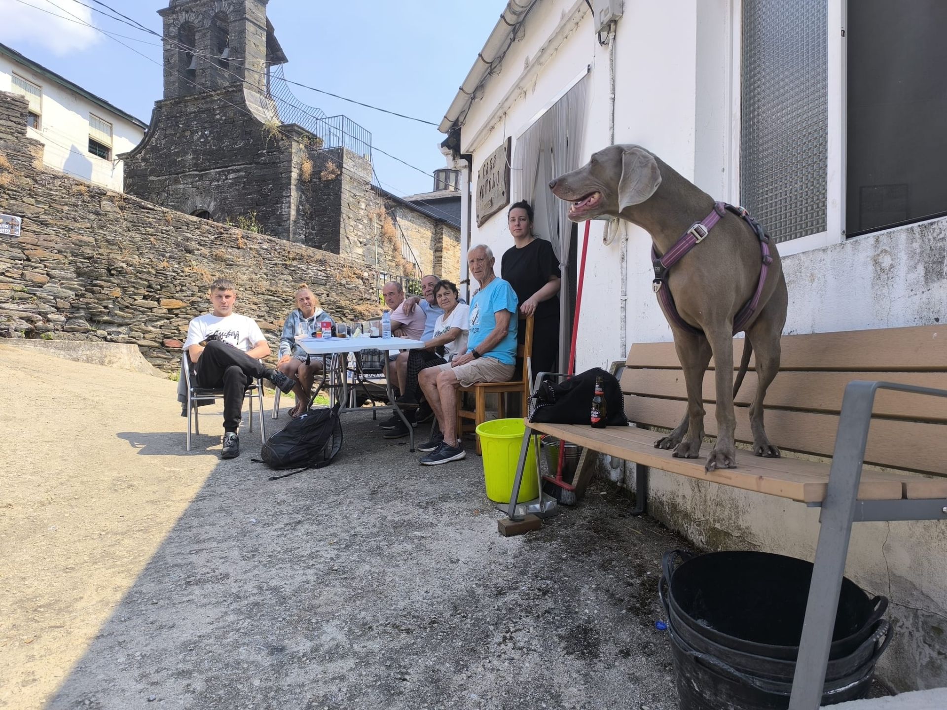 Las imágenes de la &#039;aldea vasca&#039; arrasada por el fuego en Ourense