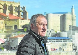 José Luis Korta en el puerto de Castro.