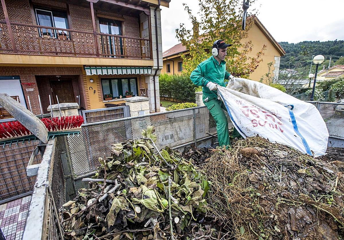 Álava cuenta con 245 contenedores para hacer acopio de restos de jardinería.