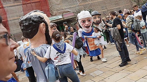 Cuando duermen los gigantes y cabezudos