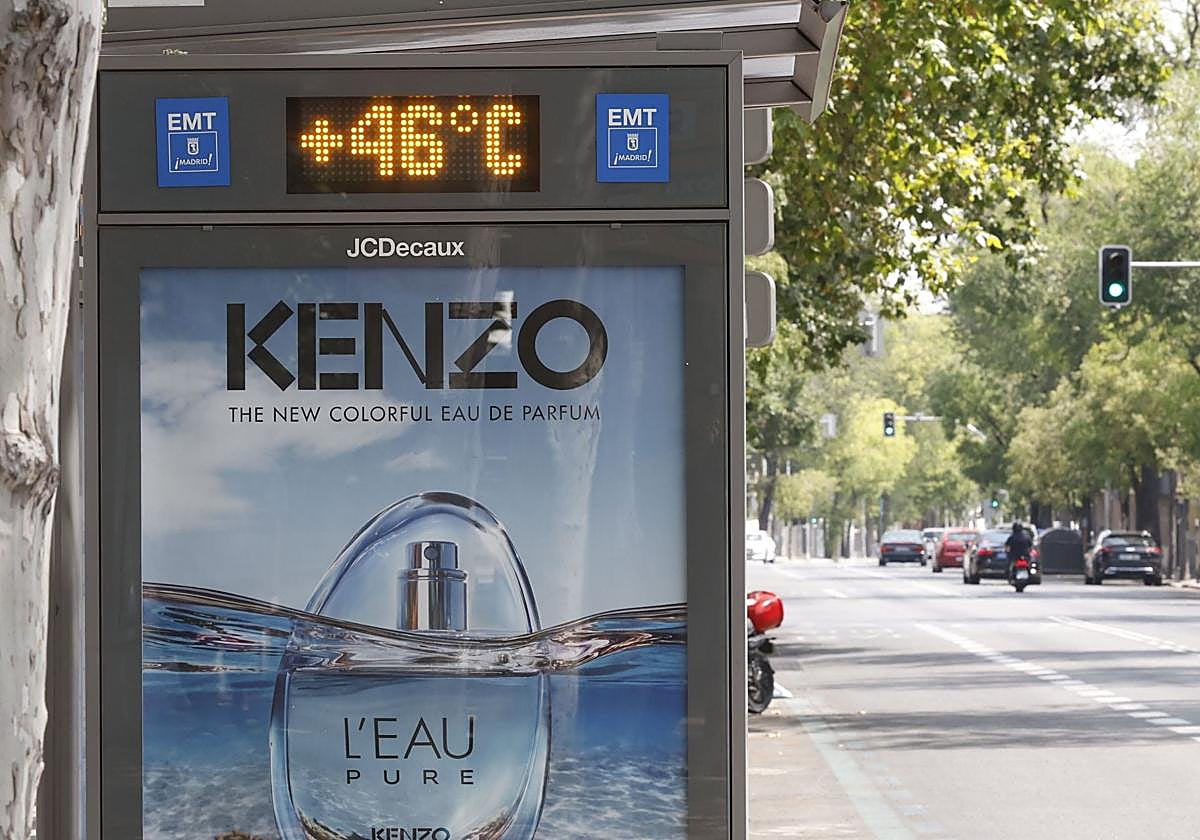 Vista de un termómetro que marca 46 grados en Madrid.