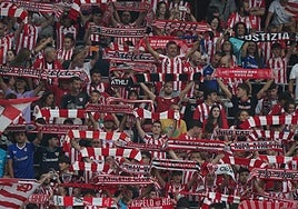 Minuto de silencio en la grada de animación por un jugador palestino muerto en un bombardeo