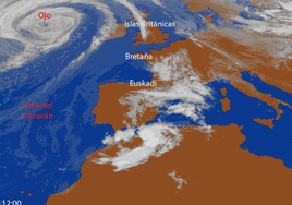 El Ayuntamiento de San Sebastián ha decidido cerrer el acceso a la isla de Santa Clara por el oleaje.