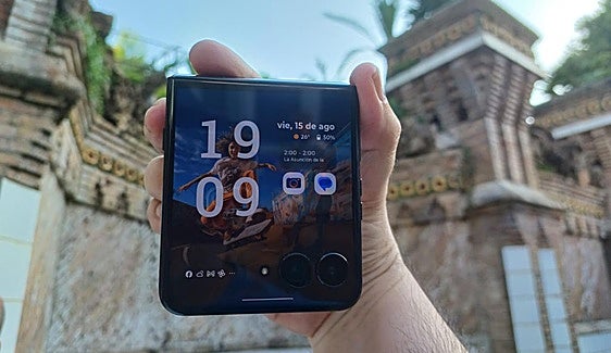 Probamos el Motorola Razr 60 Ultra: un estiloso plegable con una batería sorprendente