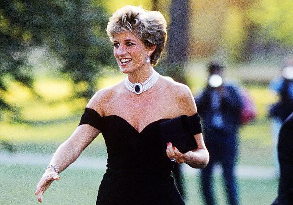 Abren la cápsula del tiempo que Lady Di enterró en 1991: este es su contenido