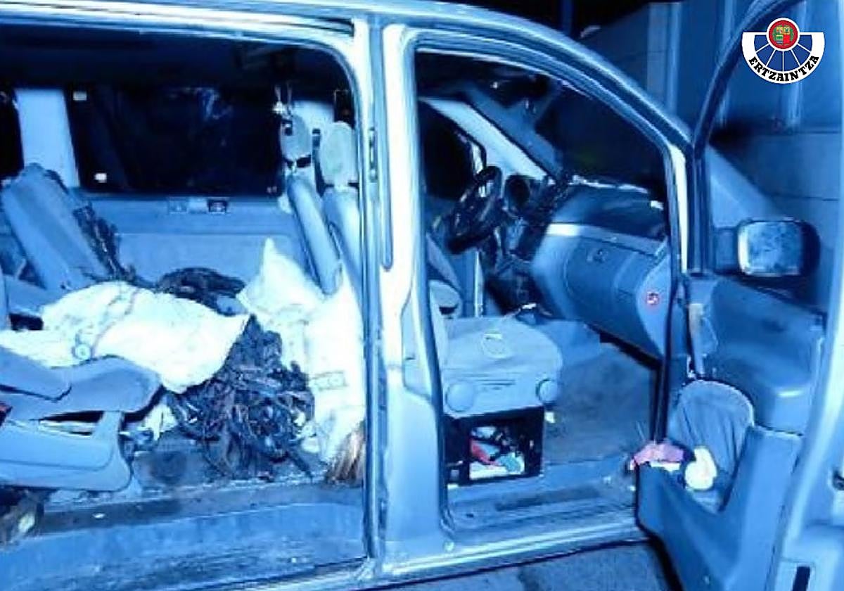 Interior de la furgoneta en la que el presunto ladrón cargaba su botín.