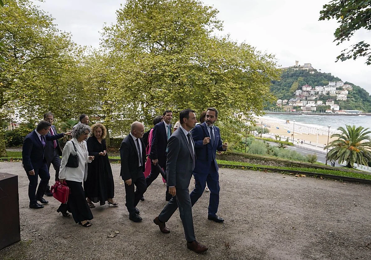 El tic del lehendakari, la reunión del comedor real y el piso de alquiler de Ubarretxena en Madrid