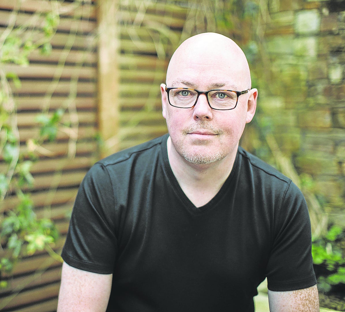 John Boyne, autor de la popular 'El niño con el pijama de rayas', lanza en España 'Una escalera hacia el cielo'.