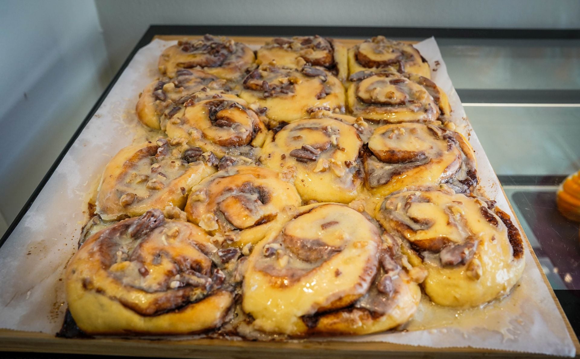 Yahaira y Sebastián, la pareja vasco-argentina que fusiona repostería y helados en su nuevo local de Bilbao