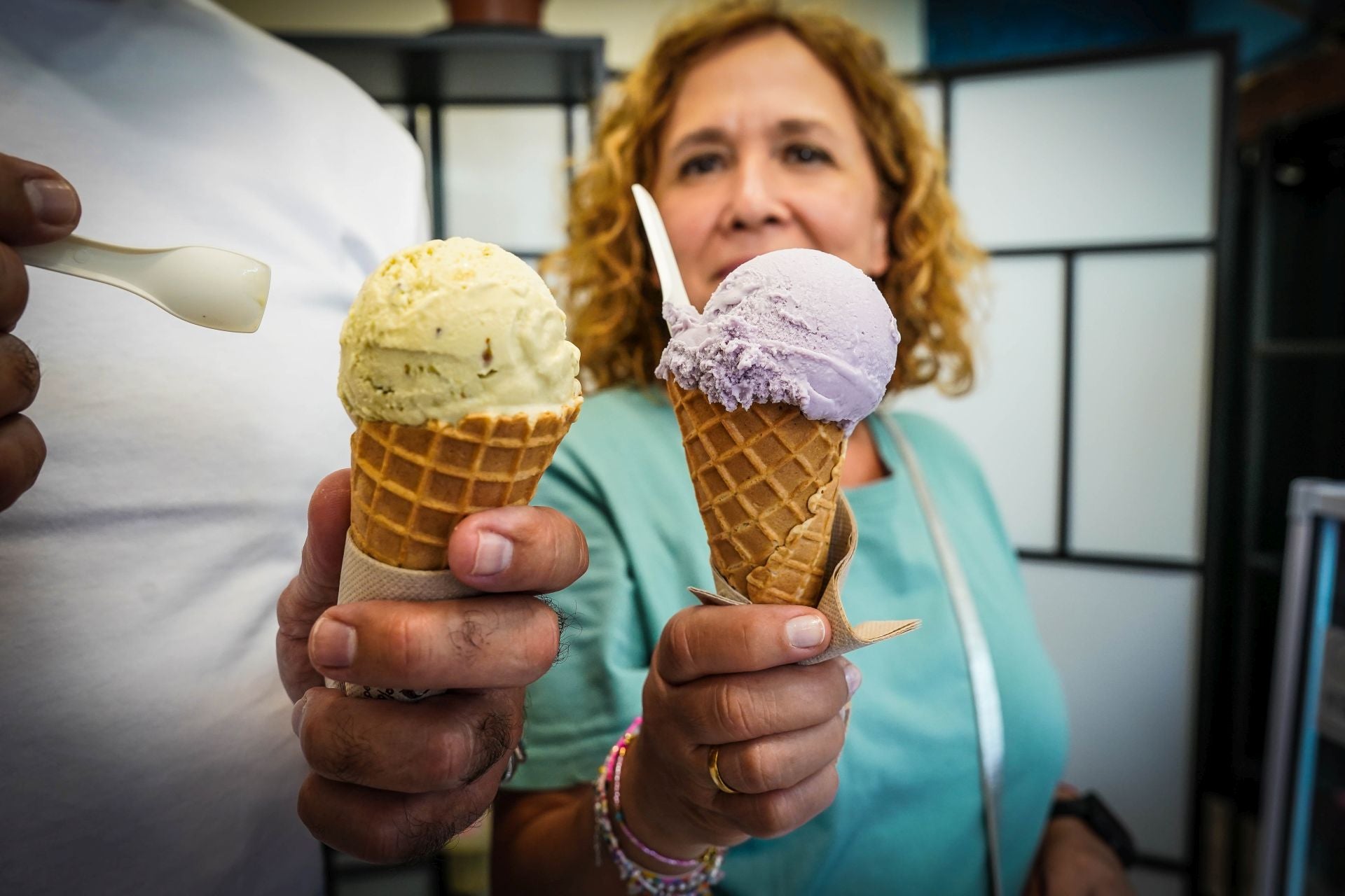 Yahaira y Sebastián, la pareja vasco-argentina que fusiona repostería y helados en su nuevo local de Bilbao