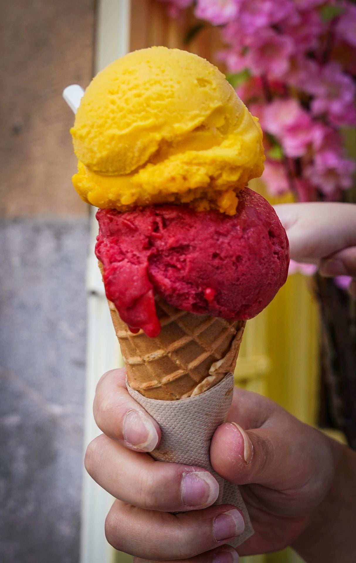 Yahaira y Sebastián, la pareja vasco-argentina que fusiona repostería y helados en su nuevo local de Bilbao