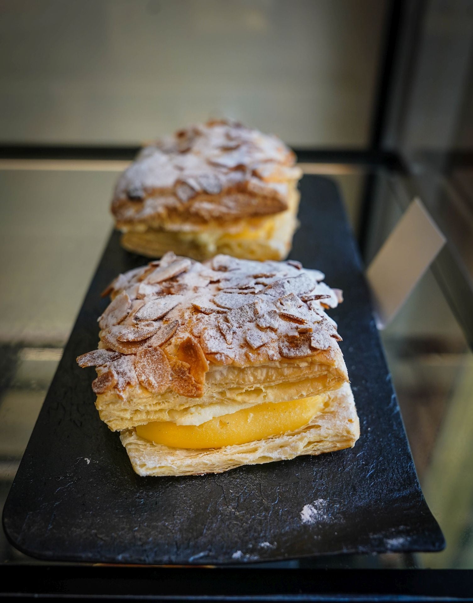 Yahaira y Sebastián, la pareja vasco-argentina que fusiona repostería y helados en su nuevo local de Bilbao