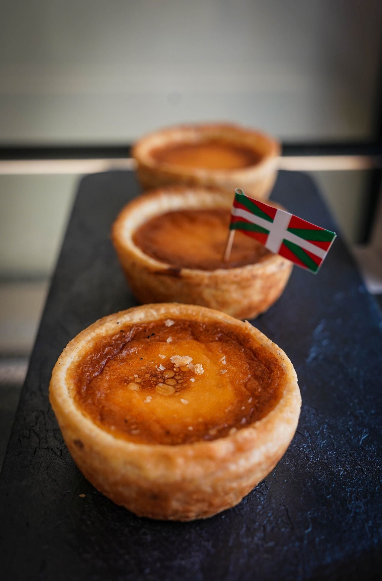 Yahaira y Sebastián, la pareja vasco-argentina que fusiona repostería y helados en su nuevo local de Bilbao