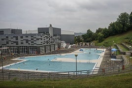 Vista general este jueves de la piscina de El Fango, en el barrio bilbaíno de Rekalde.