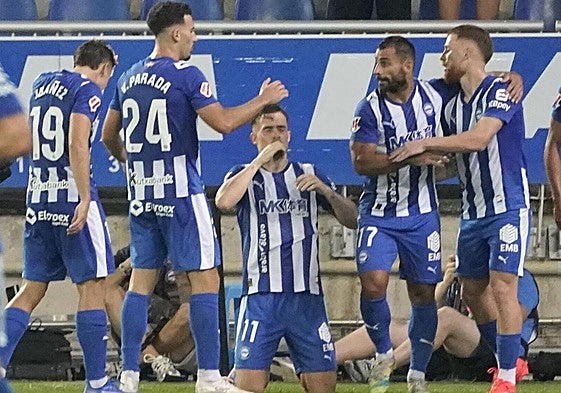 Toni Martínez, que celebra su gol contra el Levante, estará en Gamarra.