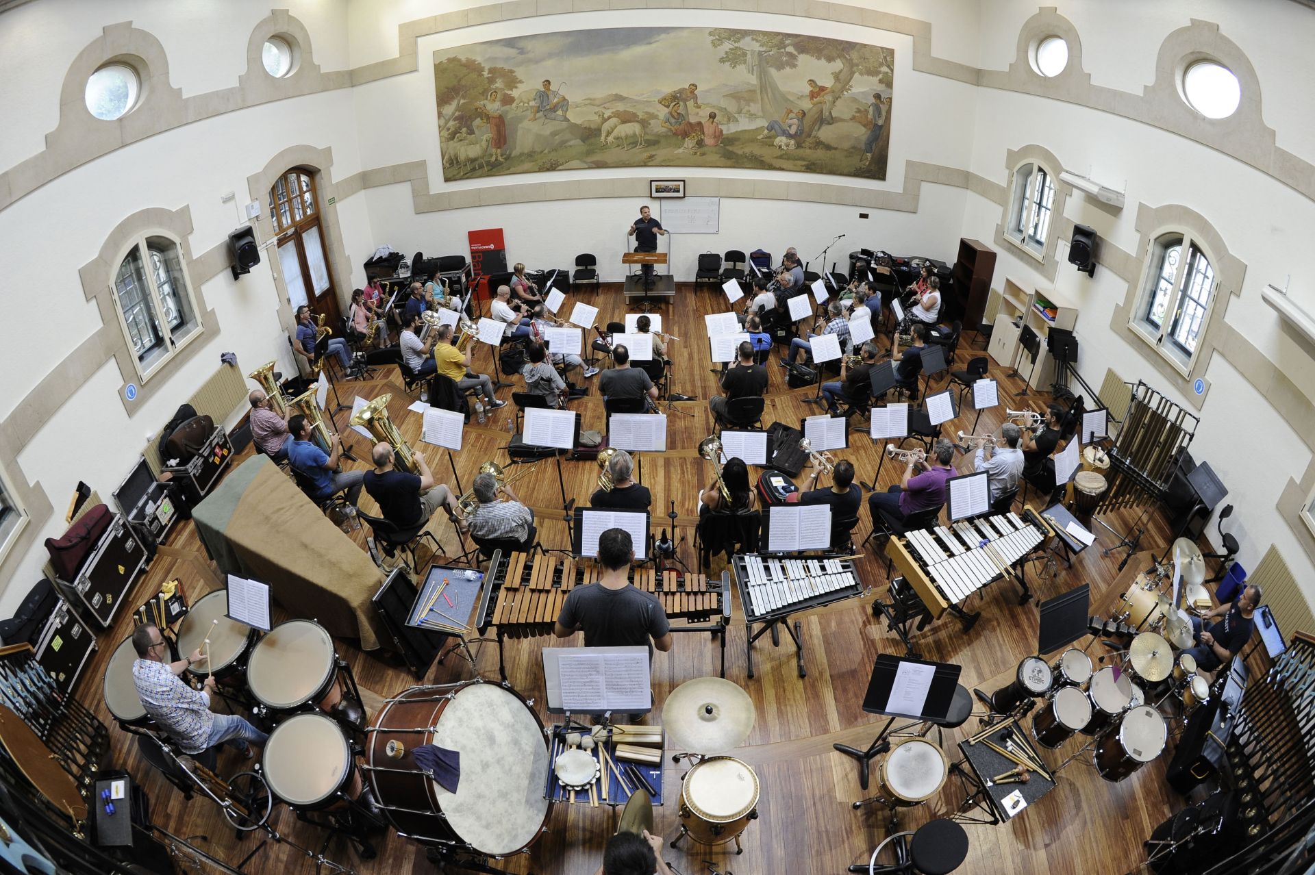 Ensayo de la Banda Municipal de Musica de Bilbao, bajo la direccion de Jose Rafael pascual Vilaplana.