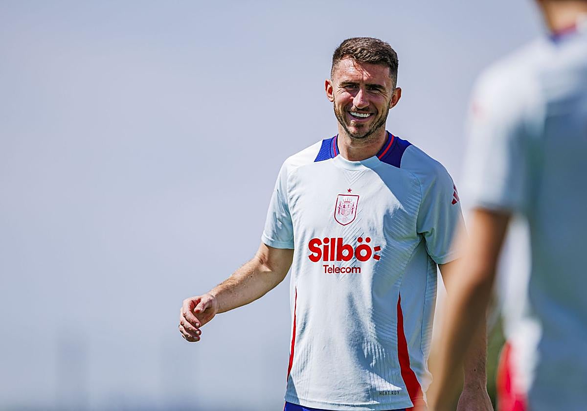 El guiño de Luis de la Fuente a Laporte a un año del Mundial: «Espero que su situación se solucione pronto»