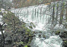 Presa y salto de agua del Zirauntza.