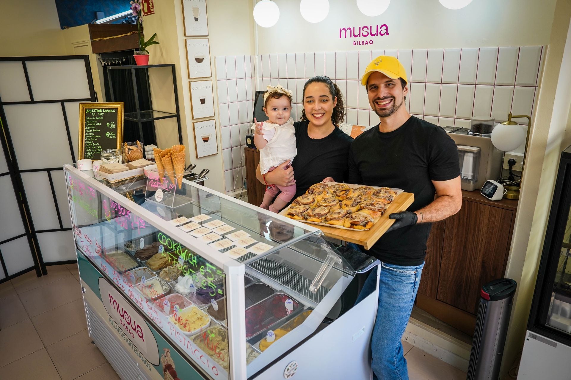 Yahaira y Sebastián, la pareja vasco-argentina que fusiona repostería y helados en su nuevo local de Bilbao