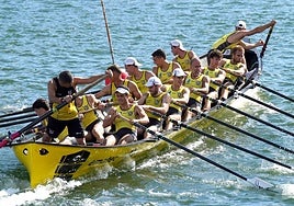 La tripulación de Portugalete realiza la segunda ciaboga.
