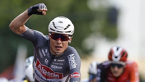 Philipsen regatea a Viviani y repite triunfo en La Vuelta