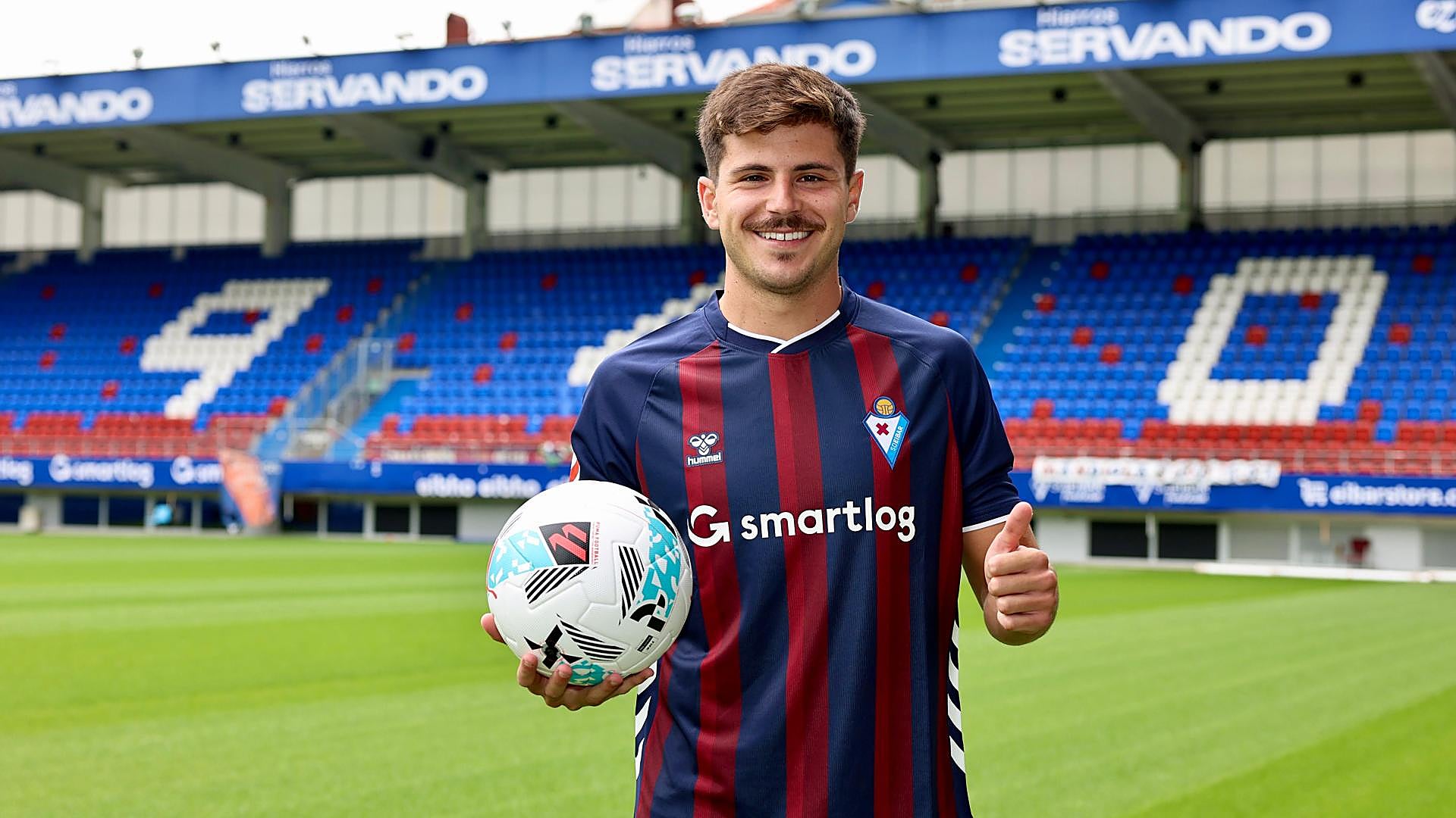 El central grancanario, el día de su presentación como armero.