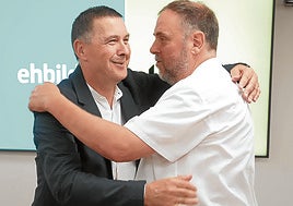 Arnaldo Otegi y Oriol Junqueras, durante el encuentro mantenido el lunes.