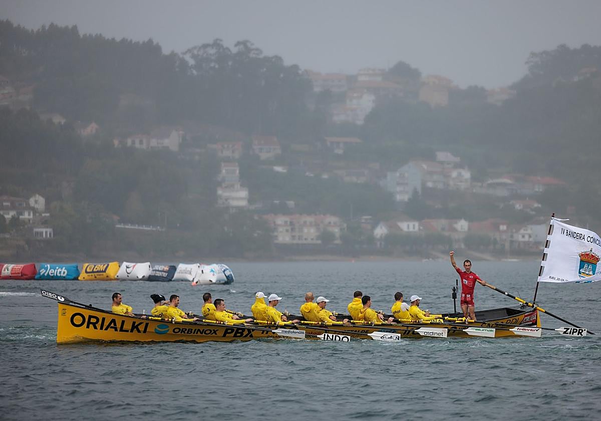 Bandera para Orio por delante de Urdaibai