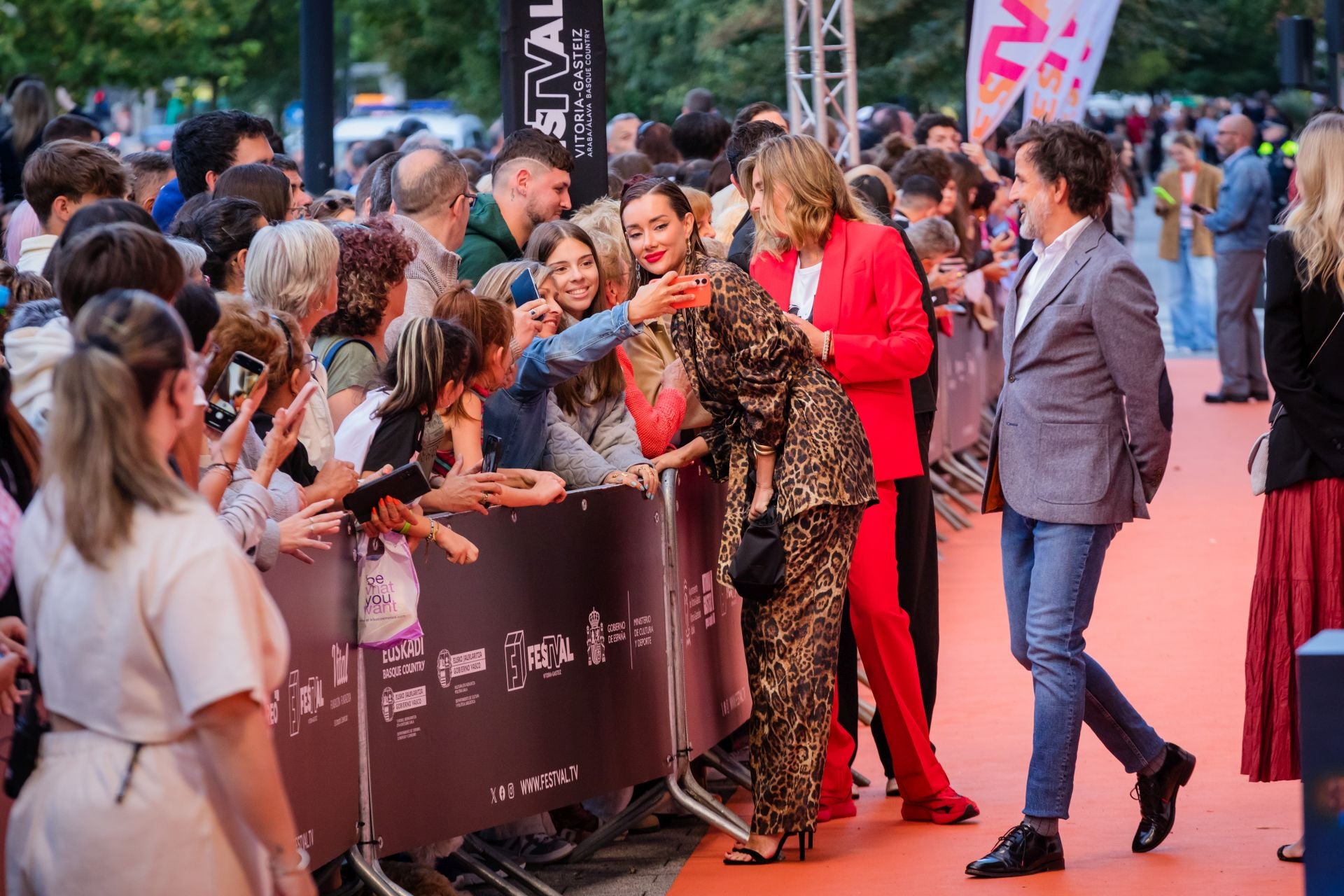 Las imágenes de la alfombra naranja de Supervivientes