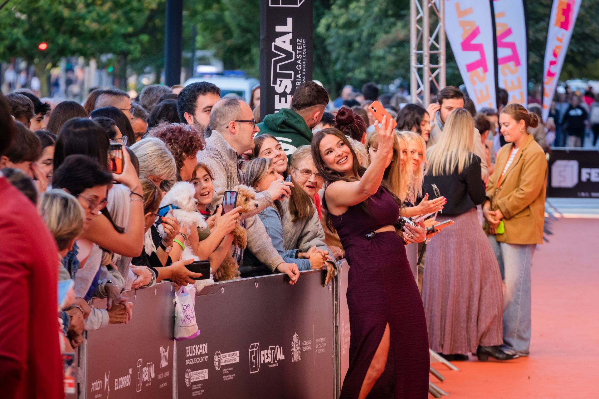Las imágenes de la alfombra naranja de Supervivientes