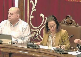 La alcaldesa de Getxo, Amaia Agirre, y su 'número dos', Inaxio Uriarte, durante un pleno municipal.