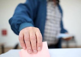 Diktadura baten hatzaparretan jaio eta heldu ginen askorentzat demokrazia botoa zen.