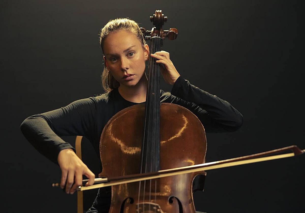Ester Expósito es una chelista que se juega su destino durante una noche en 'El talento',