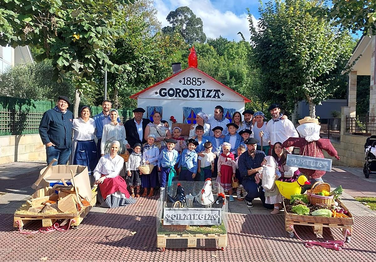 Participantes en el desfile de disfraces el pasado año.