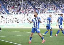 Carlos Vicente celebra el gol al Atlético de Madrid.