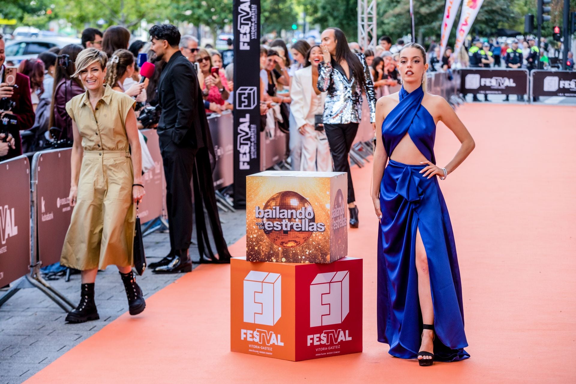 Los protagonistas de &#039;Bailando con las estrellas&#039; en la alfombra naranja