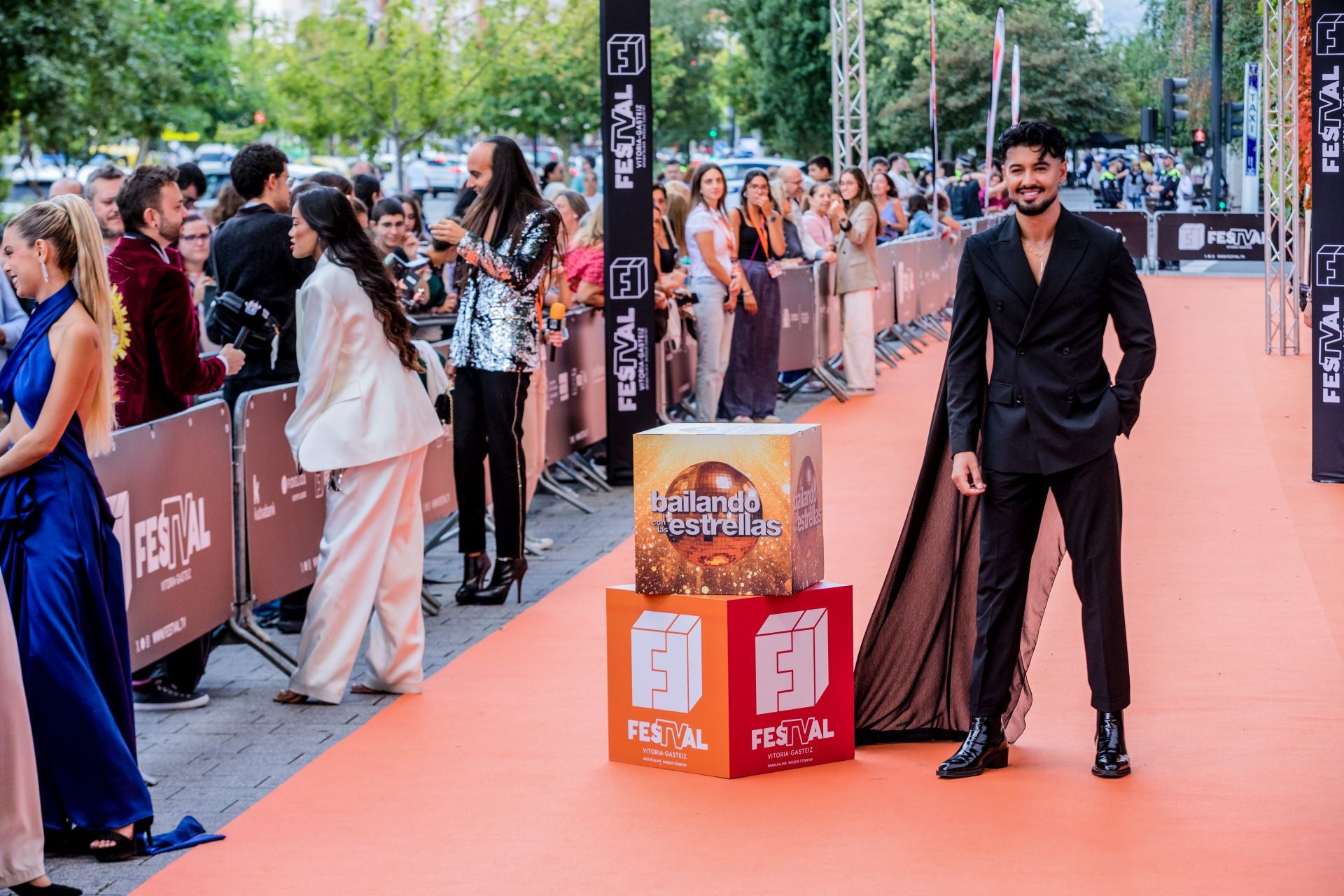 Los protagonistas de &#039;Bailando con las estrellas&#039; en la alfombra naranja