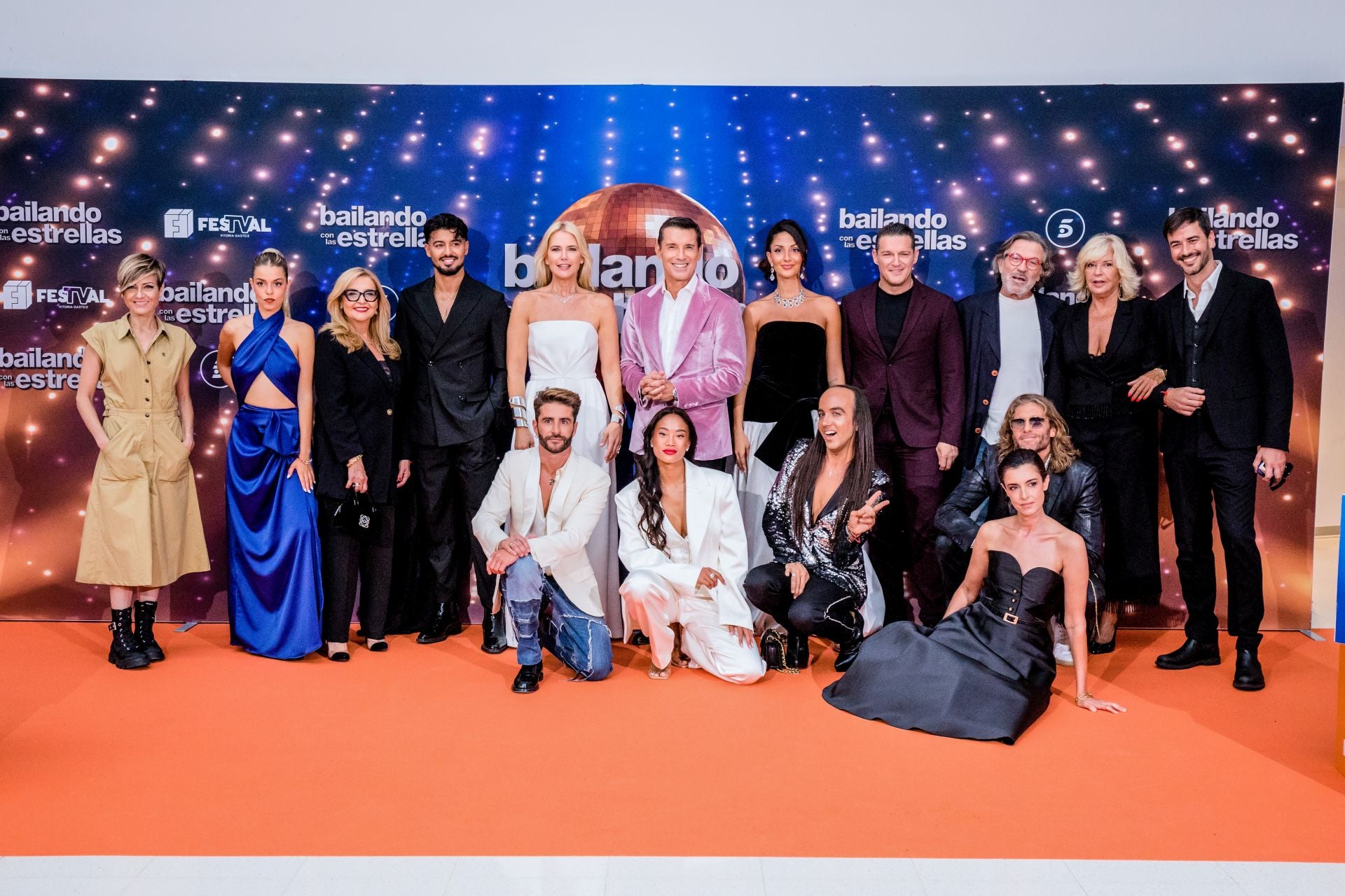 Los protagonistas de &#039;Bailando con las estrellas&#039; en la alfombra naranja