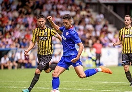 Sabin Merino con el Athletic en un amistoso en Lasesarre contra el Barakaldo.