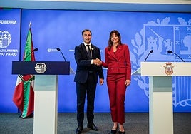 Pradales y Etxebarria, durante la comparecencia de mayo tras acordar el aumento del canon