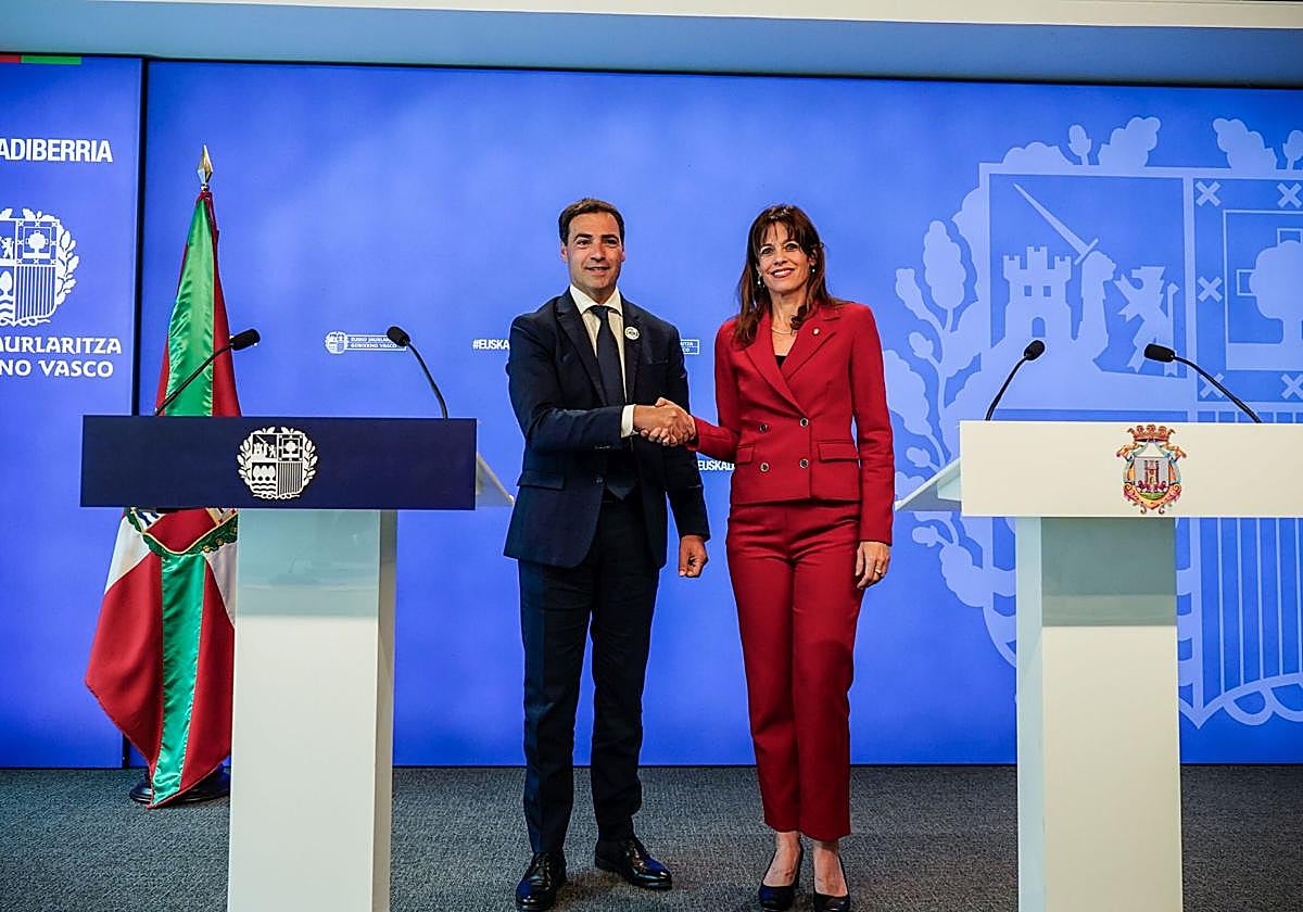 Pradales y Etxebarria, durante la comparecencia de mayo tras acordar el aumento del canon