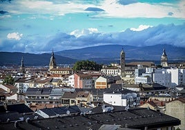 Vista general de Vitoria con sus conocidas cuatro torres.