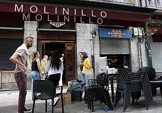 Los comercios y bares de la manzana afectada iniciaron ayer la obligatoria mudanza.