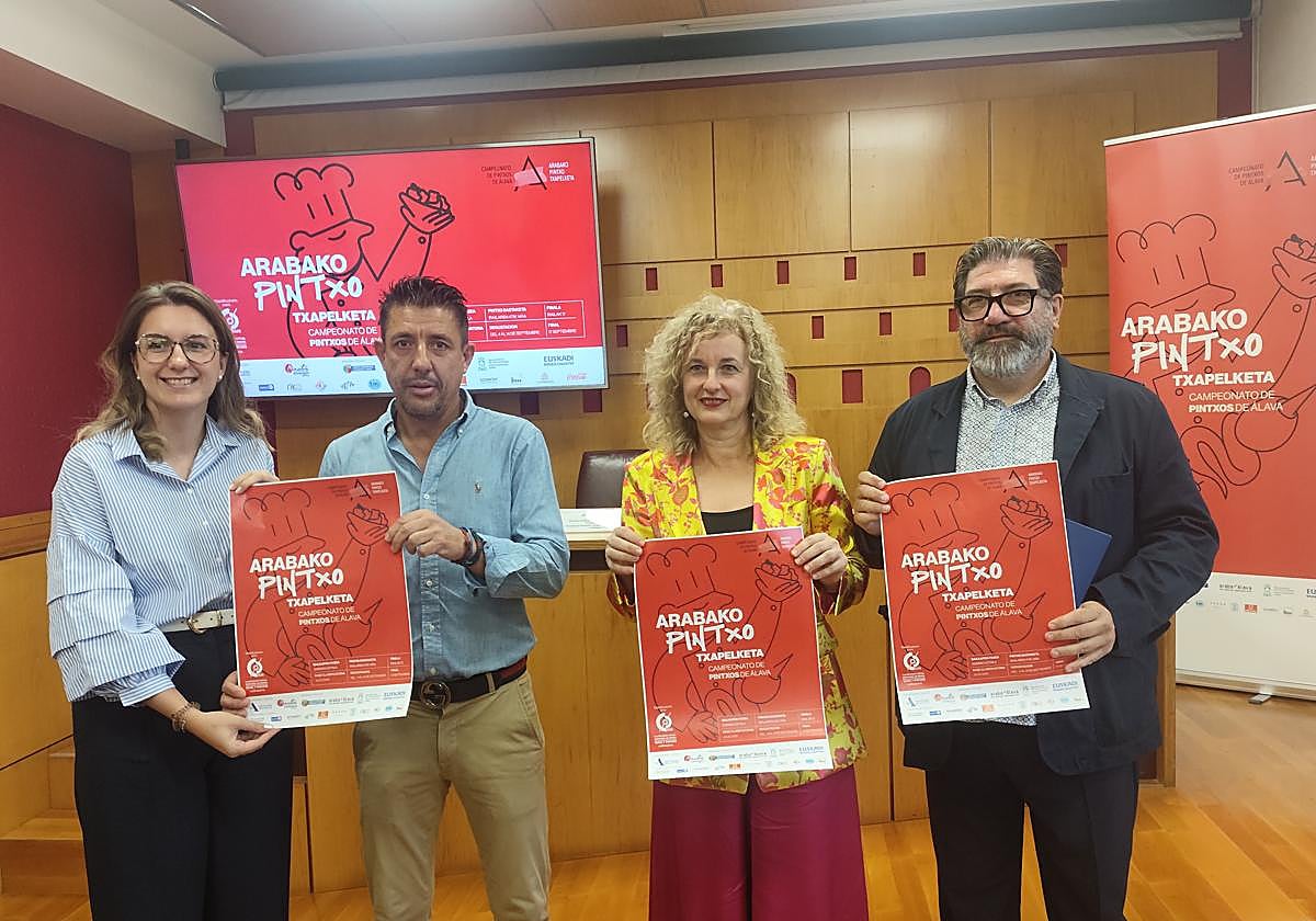 María Nanclares, concejala de Comercio y Turismo, Rubén González, director de la Semana del Pintxo de Álava, Cristina González, diputada foral Comercio y Turismo y Juan Carlos Antolín, presidente de SEA Hostelería, durante la presentación