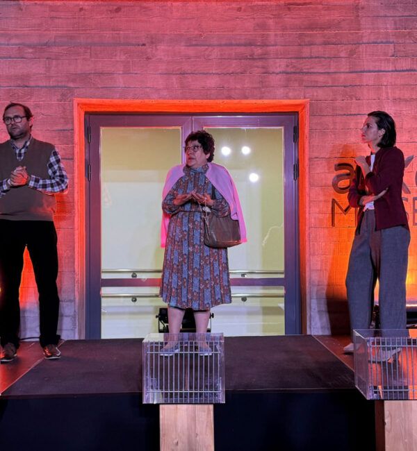 La obra de Mikel Santiago 'Whodunnit?', en el Arkeologia Museoa de Bilbao.