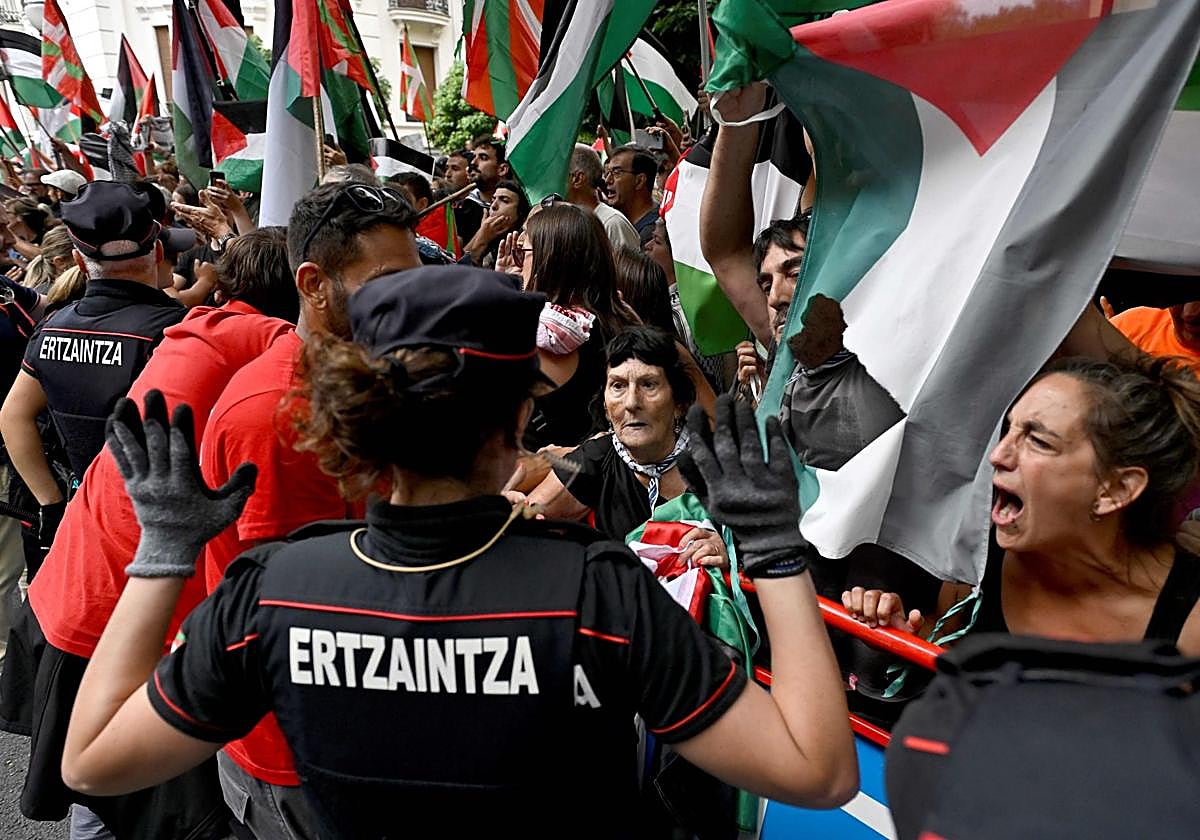 Incidentes en la meta de La Vuelta en Bilbao