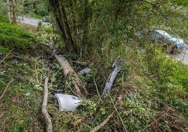 Investigan la salida de calzada del coche en la que murieron dos jóvenes en Okondo